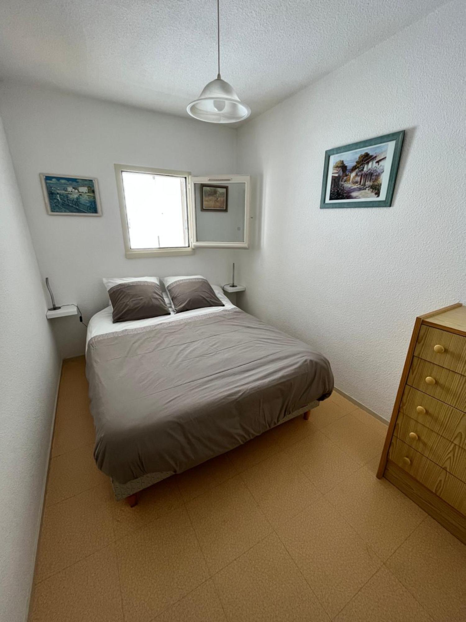 Appartement 1 Chambre, Avec Loggia Et Vue Sur Le Port Olona La Chaume Εξωτερικό φωτογραφία